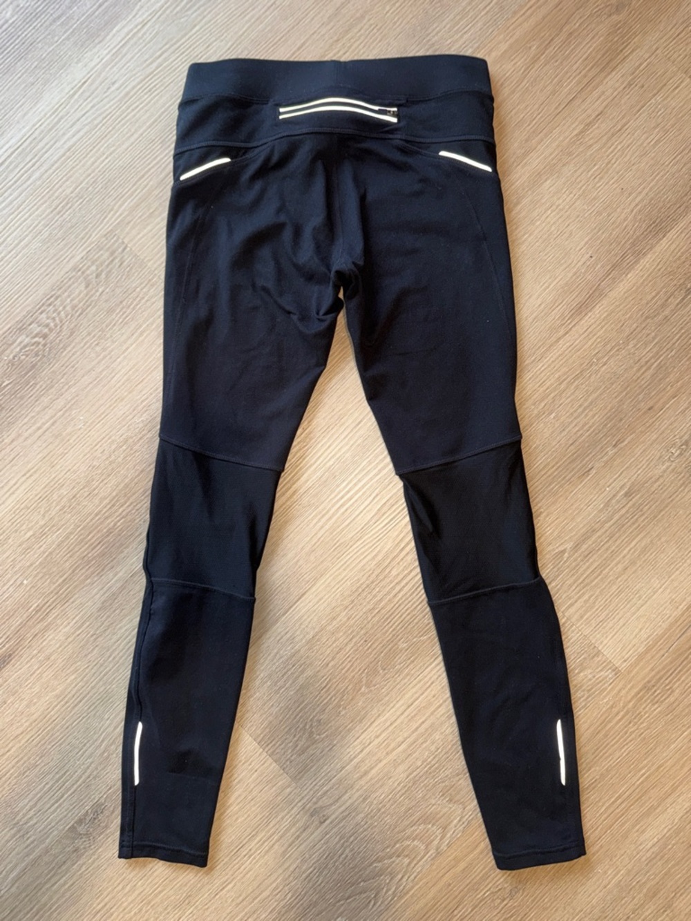 ATHLETA Black Mesh Cut Out Reflective Decor Full Length Running Leggings